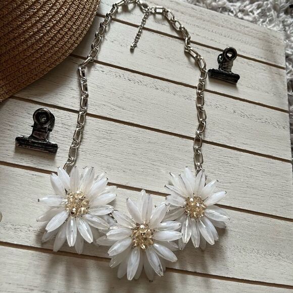 White tan neutral silver flower statement necklace - Picture 2 of 4